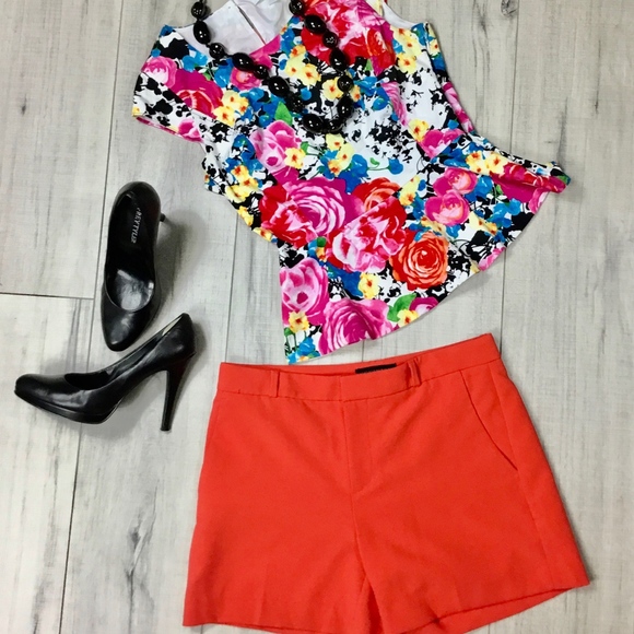 Banana Republic Pants - Banana Republic salmon dress shorts SZ 4